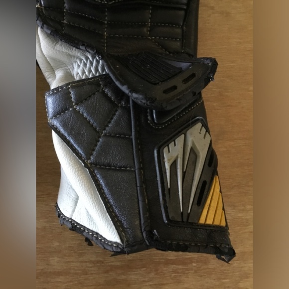 RS Taichi Motorcycle Racing Gauntlets - Picture 4 of 4